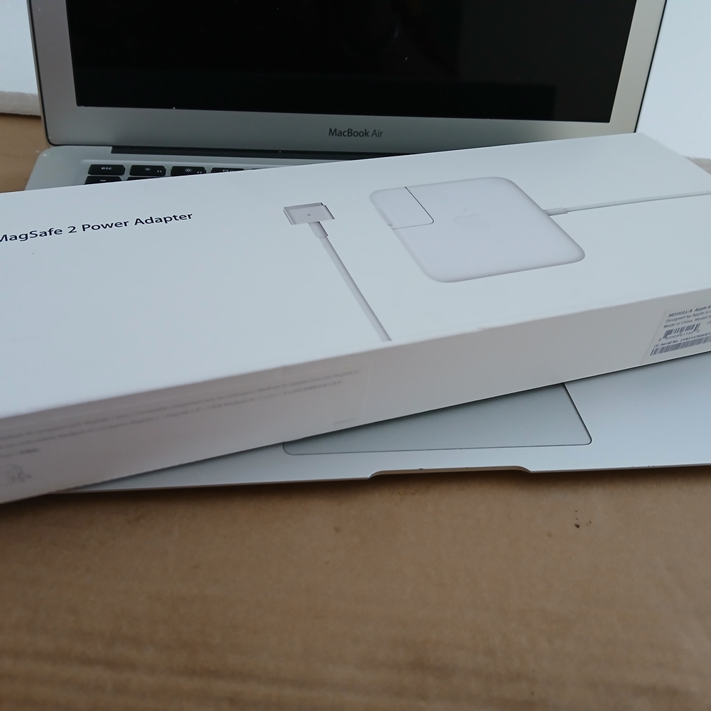Apple MagSafe 2 Charger in White
